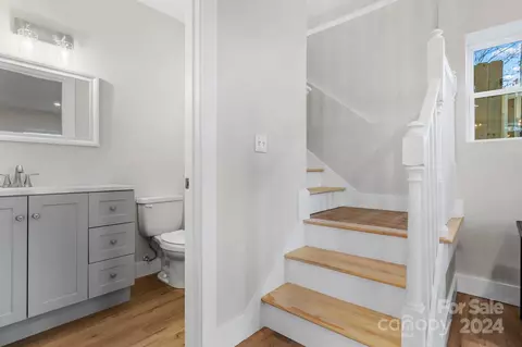 Bath - 32 Access Rd, Black Mountain, NC 28711 photo 4 of 7