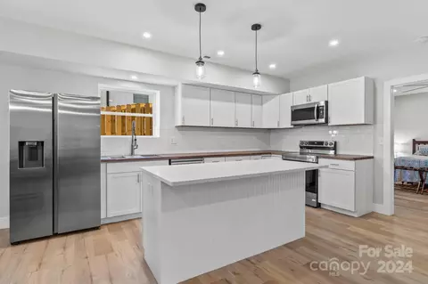 Kitchen - 32 Access Rd, Black Mountain, NC 28711 photo 4 of 5