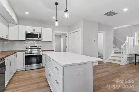 Kitchen - 32 Access Rd, Black Mountain, NC 28711 photo 2 of 5