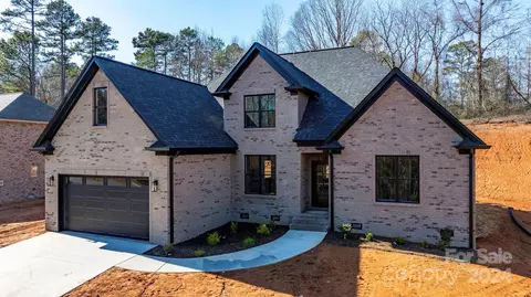 5135 Mark Ne Dr NE, Hickory, NC 28601