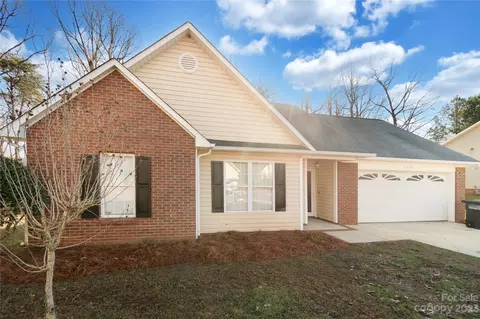 2390 Eagle Glen Ct, Gastonia, NC 28056