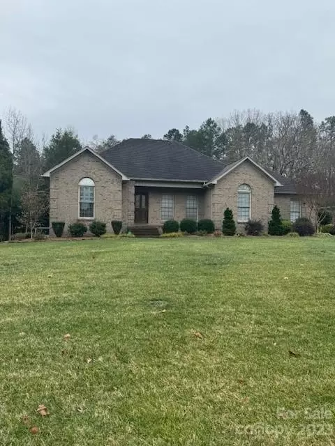 221 Stone Ridge Dr, Salisbury, NC 28146