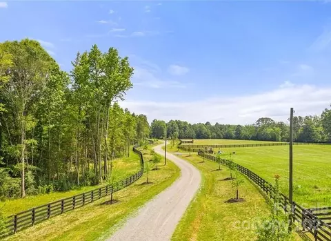 315 Akinbac 1 Rd #1, Clover, SC 29710 photo 3