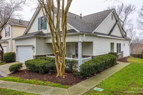 8926 Meadowmont View Dr, Charlotte, NC 28269