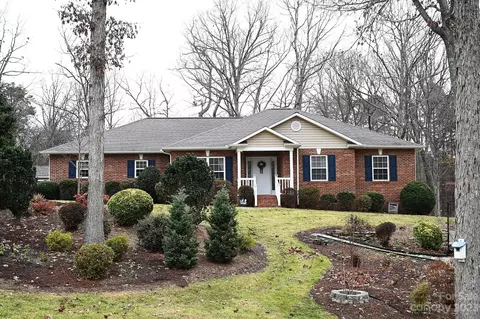 202 Laurel Ct, Hildebran, NC 28637