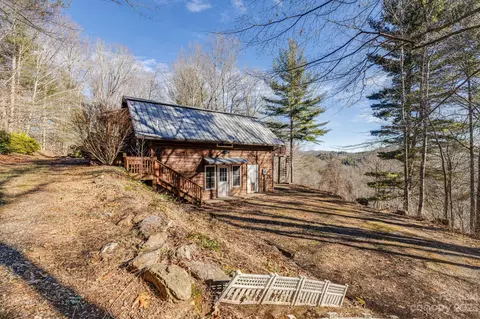 978 Dam Rd, Burnsville, NC 28714