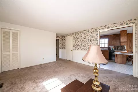 1603 5th Ne St NE, Conover, NC 28613 photo 7