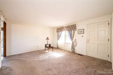 1603 5th Ne St NE, Conover, NC 28613 photo 6