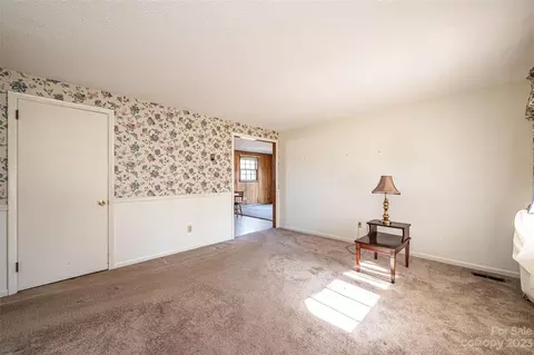 1603 5th Ne St NE, Conover, NC 28613 photo 5