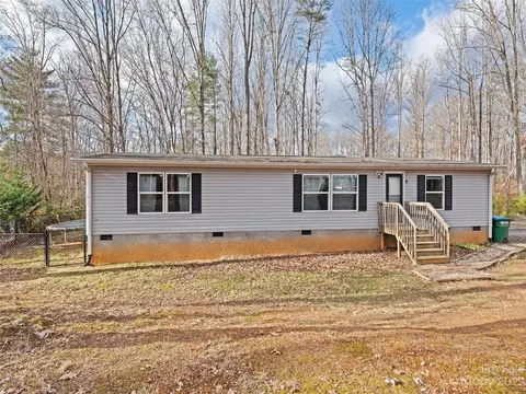8 Spring St, Candler, NC 28715