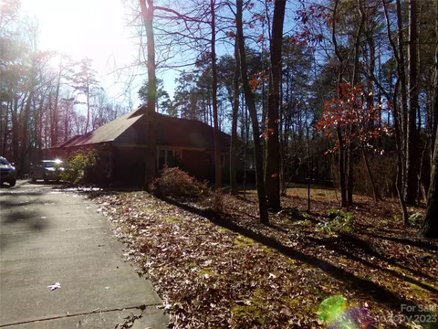 5201 Century Dr, Kannapolis, NC 28081
