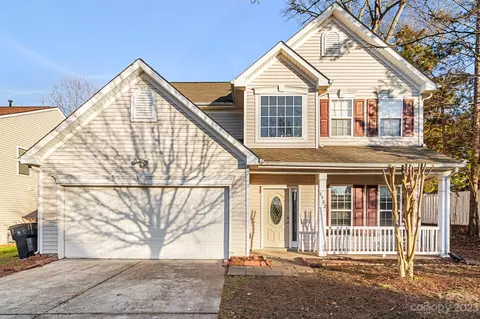 8902 Firestreak Dr, Charlotte, NC 28216