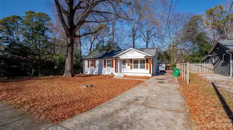 1413 Woodhill Ln, Charlotte, NC 28205