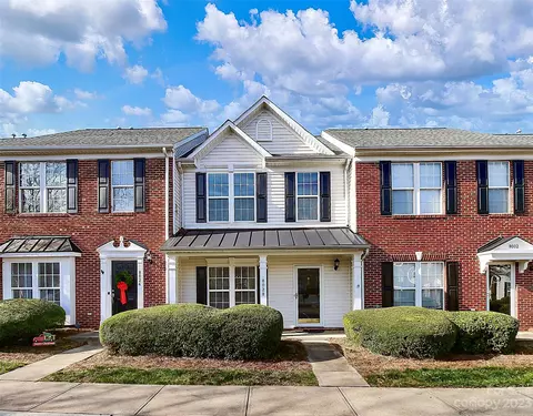 8028 Sapwood Ct, Matthews, NC 28104