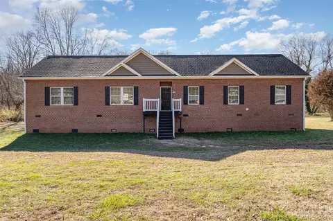 905 13th St, Conover, NC 28613 photo 2