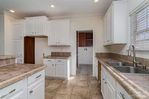 905 13th St, Conover, NC 28613 photo 10