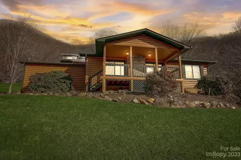 88 Sunshine Dr, Maggie Valley, NC 28751