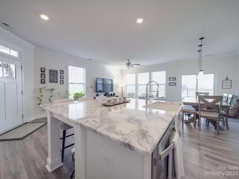 668 Cypress Glen Ln, Lake Wylie, SC 29710