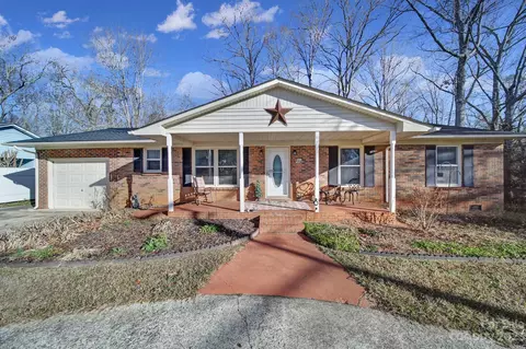 820 Lakeside Cir, Lancaster, SC 29720