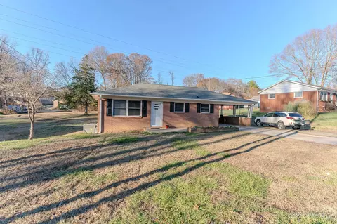 225 Jenkins Ave, Mount Holly, NC 28120