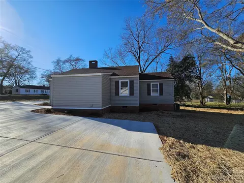 1061 Grace Ave, Lancaster, SC 29720 photo 3