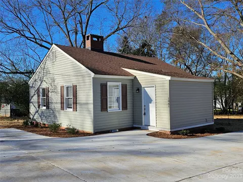 1061 Grace Ave, Lancaster, SC 29720 photo 2