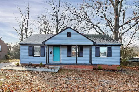 2851 Burbank Dr, Charlotte, NC 28216