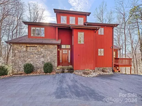 10 Chinquapin Dr, Mills River, NC 28759