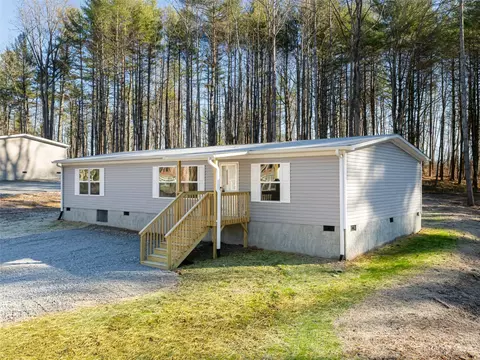 212 Woodrow Way, Hendersonville, NC 28792