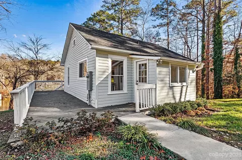 6270 Lynchburg Rd, Hickory, NC 28601