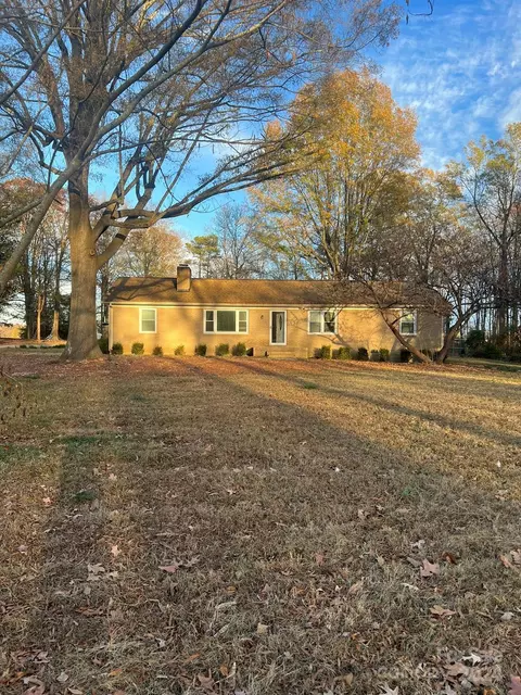 3813 Wolf Pond Rd, Monroe, NC 28112