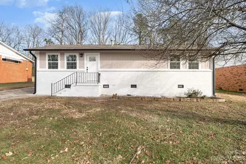 2442 Senior Dr, Charlotte, NC 28216