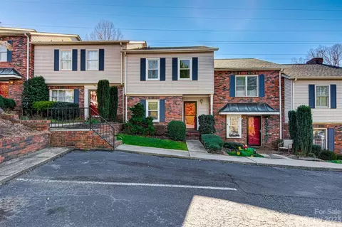 2705 N Center 73 St #73, Hickory, NC 28601