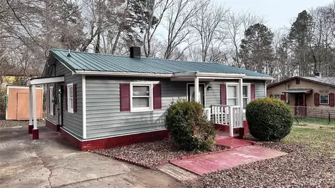 1103 Wall St, Statesville, NC 28677
