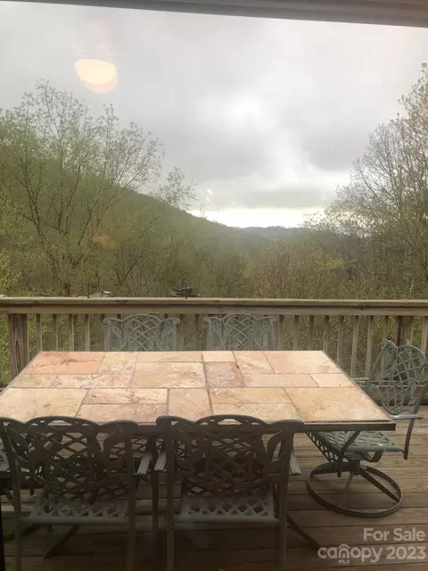 100 Hawthorne Rd, Beech Mountain, NC 28604