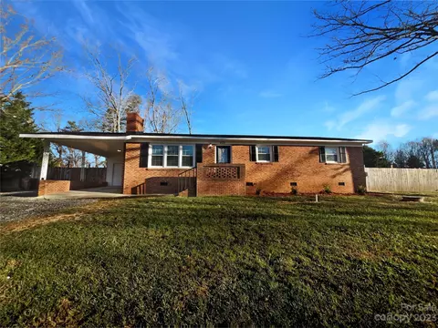 273 Friar Tuck St, Lincolnton, NC 28092
