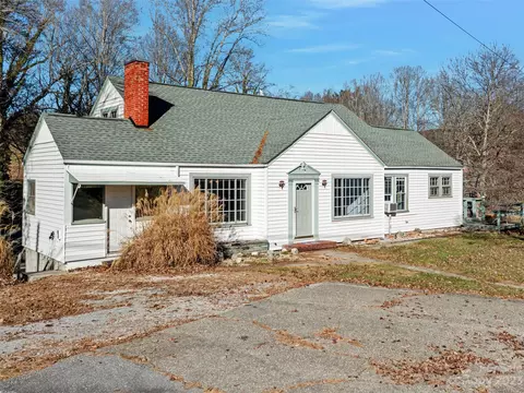 590 Greenwood Rd, Spruce Pine, NC 28777