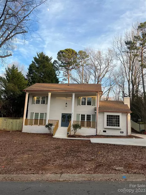 8136 Cliffside Dr, Charlotte, NC 28270