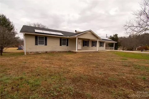 1898 Old Greenlee Rd, Marion, NC 28752