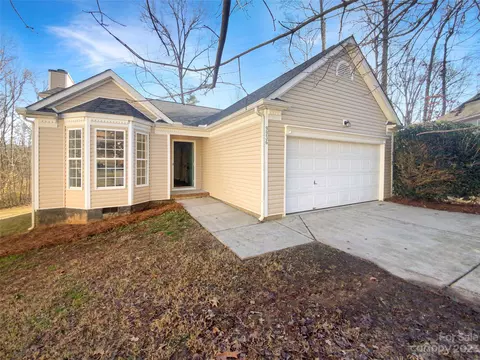 9936 Peppermint Ln, Charlotte, NC 28215