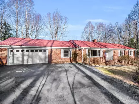 1223 Kanuga Ridge Rd, Hendersonville, NC 28739