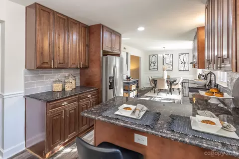 1216 Longbrook Dr, Charlotte, NC 28270