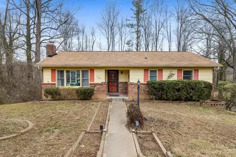 132 Pinehurst Dr, Hendersonville, NC 28792
