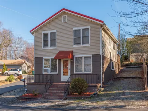 1 Honeysuckle Ln, Asheville, NC 28806