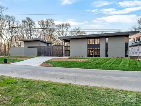 326 Meadowbrook Rd, Charlotte, NC 28211