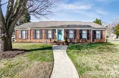 7631 Cedar Tree Ln, Charlotte, NC 28227