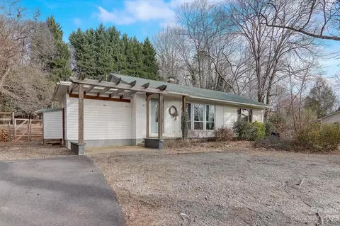 493 S Peak St, Columbus, NC 28722