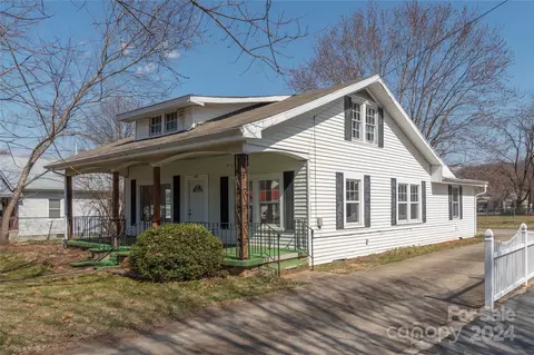 108 Elysinia Ave, Waynesville, NC 28786