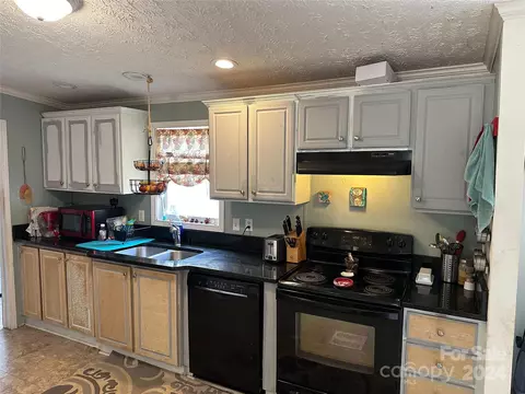 Kitchen - 3222 Griffith Rd, Monroe, NC 28112 photo 4 of 5