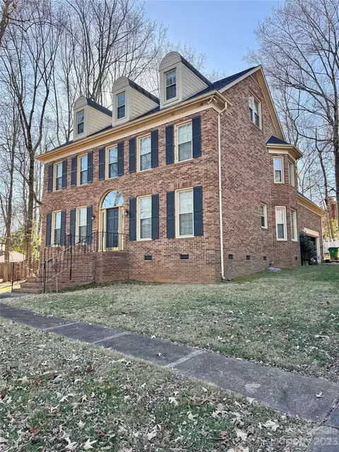 6913 Albaneen Ct, Charlotte, NC 28215
